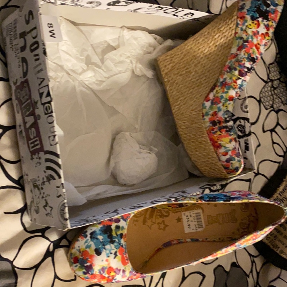 Shoe